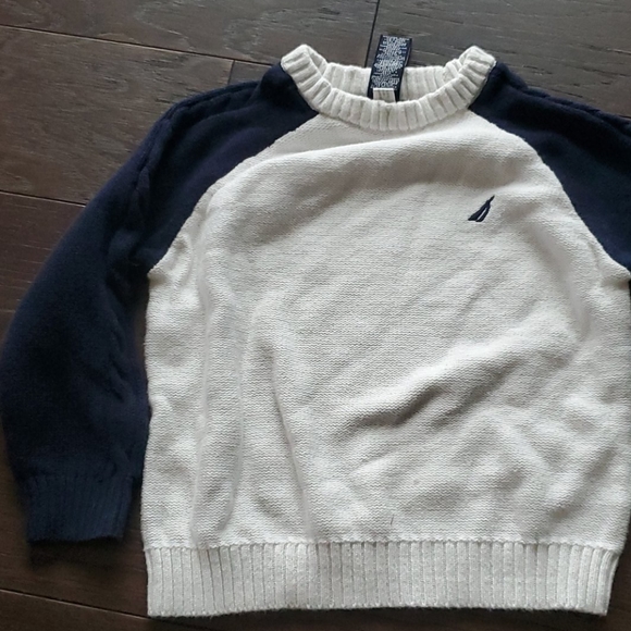 2 boys sweaters - Picture 2 of 3
